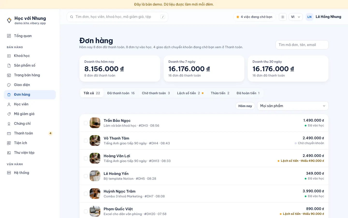Trang Đơn hàng trên cửa hàng demo: lọc theo trạng thái và sản phẩm, ô chọn từng đơn, số tiền và trạng thái thanh toán