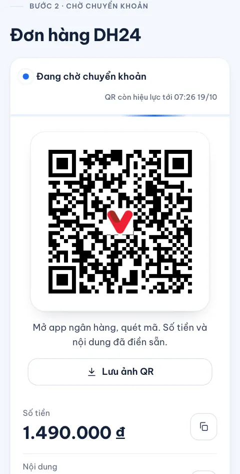 Trang chờ chuyển khoản trên điện thoại: mã QR, nút Lưu ảnh QR và số tiền 1.490.000 đồng, nội dung chuyển khoản nằm ngay bên dưới